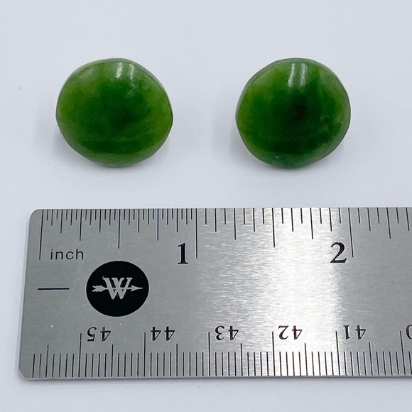 Vintage Natural Green Stone Silver Tone Screw Back Button Style Earrings - Picture 5 of 7
